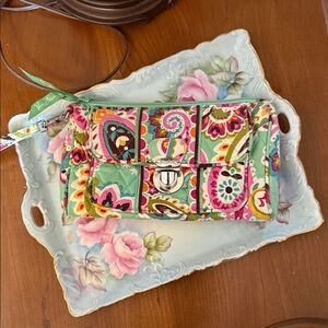 Vera Bradley Mint Green Quilted Floral Paisley Wristlet Tutti Fruity Push Lock